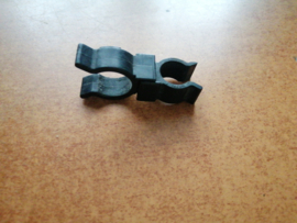 Clip-hose Nissan 24220-79909 Used part.