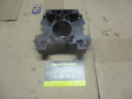 Supporto interruttore al volante Nissan 25576-7F065 C23/ N16/ P11/ R20/ V10 Usato.