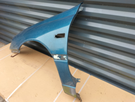 Zijscherm links Nissan Sunny N14 (FK1) 63101-62C30 Gebruikt.