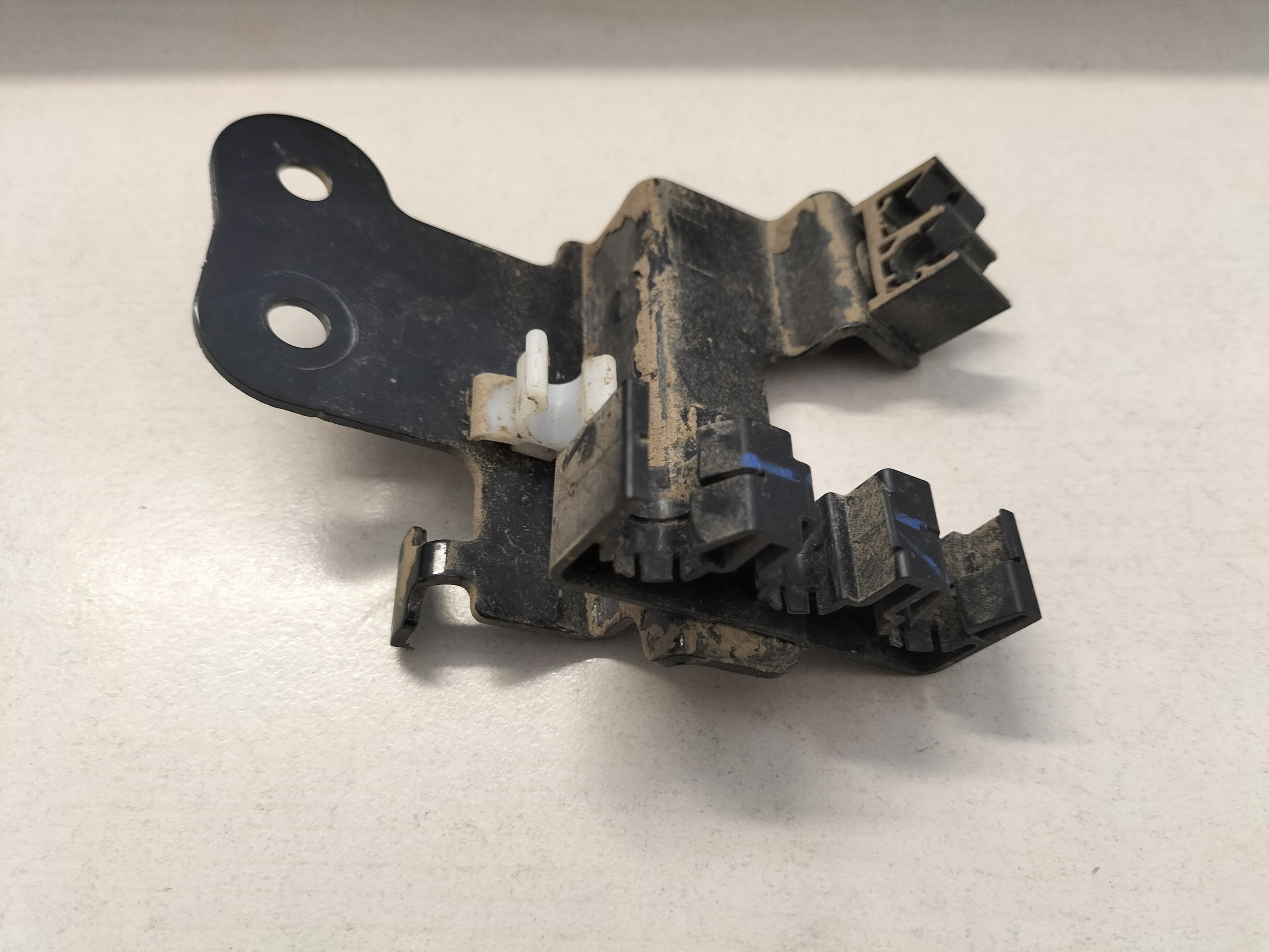 Montagesteun remleiding Nissan Micra K14 26261-5FA0A Gebruikt.