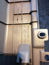 Plate-kicking, rear left-hand Nissan Almera Tino V10 769B7-BU700 Original.
