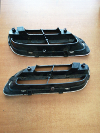 Grille Nissan Micra K11 62310-6F825 (set links + rechts)