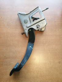 Pedal clutch with bracket Nissan Micra K11 46503-1F500 Used part.