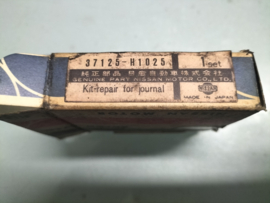 Kruisstuk cardanas Datsun Sunny B110 37125-H1025 Origineel.