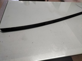 Daklijst rechts Nissan Primera P12 73850-AV700 Gebruikt. Lichte schade.