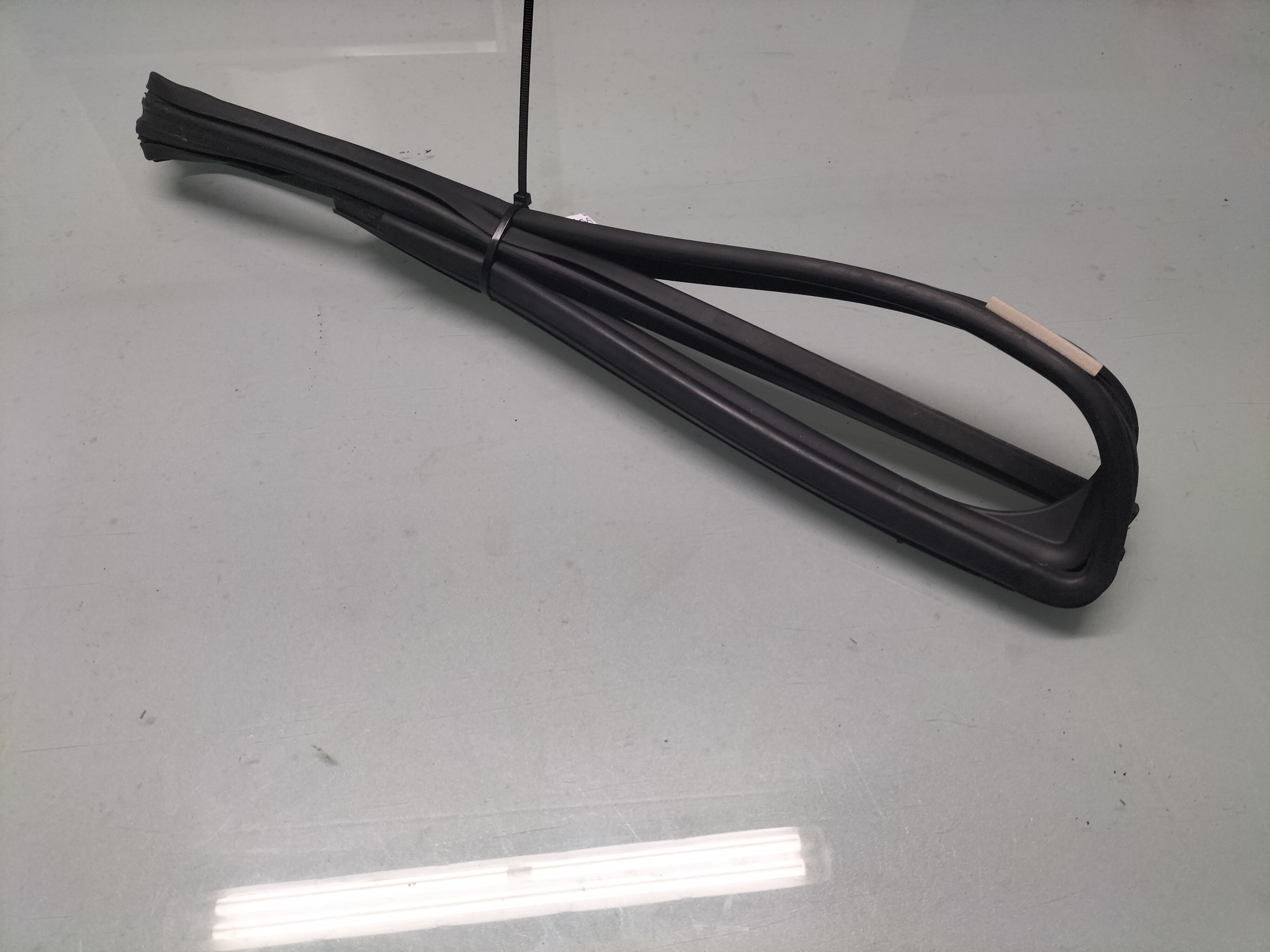 Raamgeleiderrubber Nissan Micra K14 82330-5FA0A Gebruikt