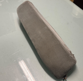 Hoekstuk achterbankrugleuning rechts Nissan Primera P10 88610-92J03 Gebruikt.