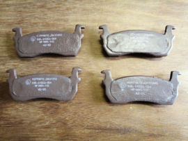 Remblokset vooras Nissan Micra K10 41060-04B90 Nieuw.