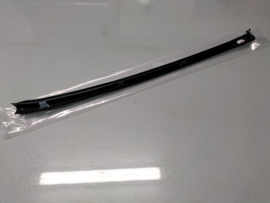 Moulding-windshield side, right-hand Nissan 100NX B13 72760-61Y10 Original.