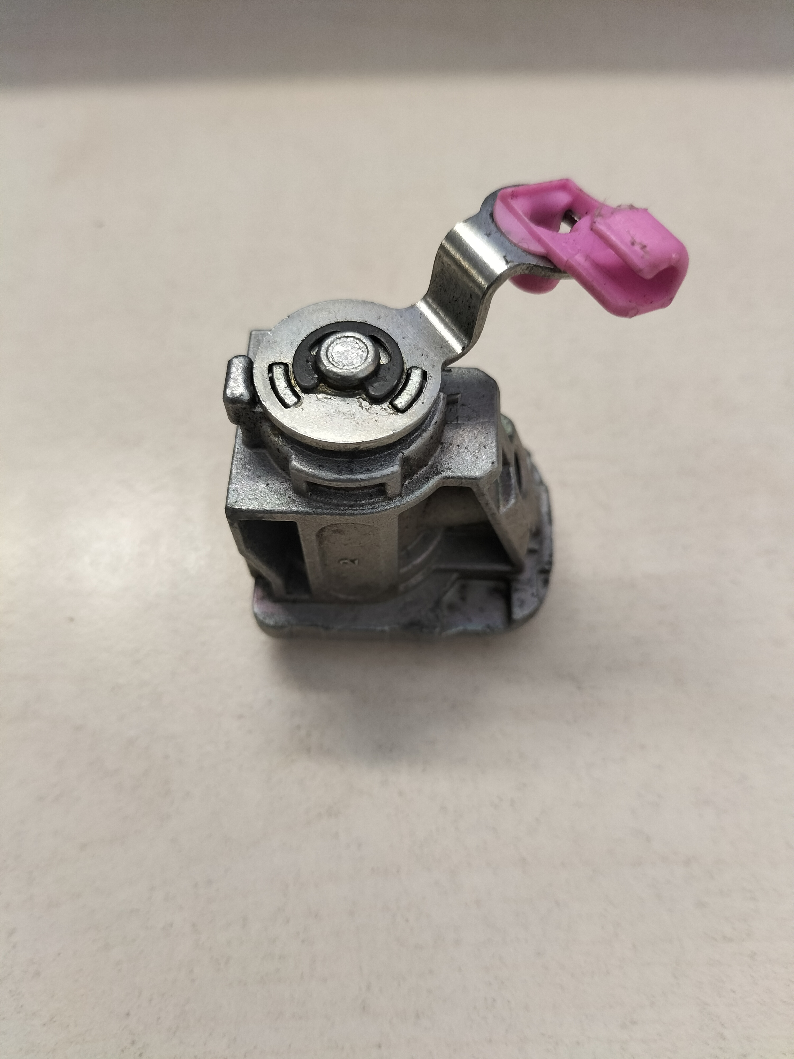 Cilinderslot bestuurdersportier Nissan Micra K14 H0601-5FA0A (VNVK1400159806293) Gebruikt.
