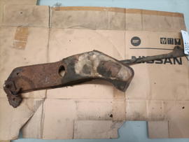 Samenstelling montagesteun trekstang vooras rechts Nissan 280ZX S130 54480-P6500 + 54470-P6500 Gebruikt.