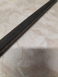 Portierraamgeleider rechtsvoor Datsun Cherry E10 80820-M0202 Gebruikt.