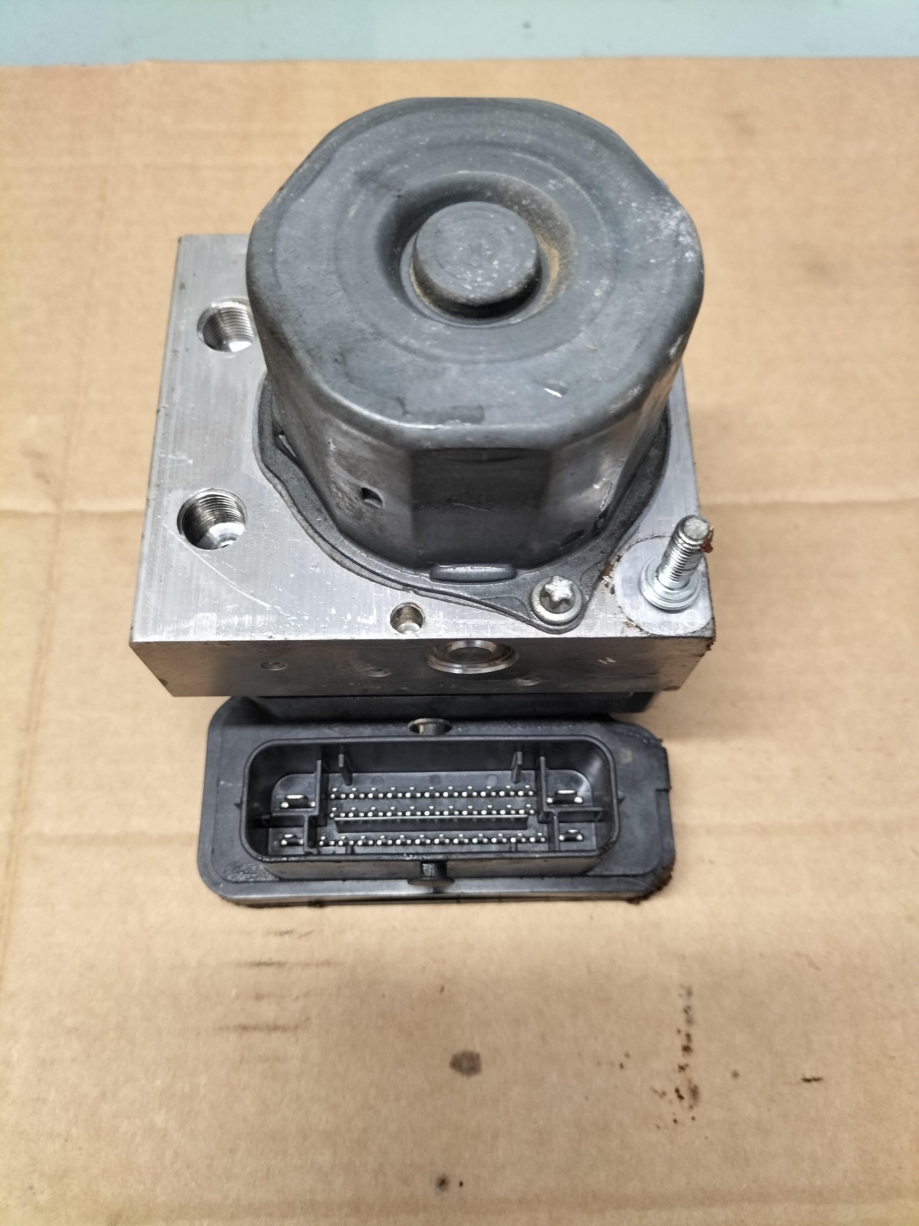 Actuator & ECU assy-antiskid Nissan Micra K14 47660-5FP0B (47660-5FA0A) (VNVK1400159806293) Used part.
