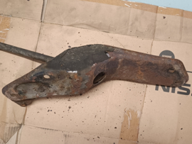 Samenstelling montagesteun trekstang vooras links Nissan 280ZX S130 54481-P6500 + 54471-P6500 Gebruikt.