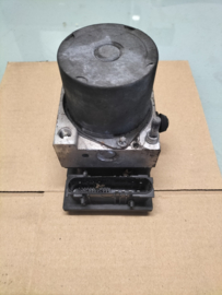 ABS-pomp Nissan Primera P12 47660-AV726 (0 265 800 334) Gebruikt.