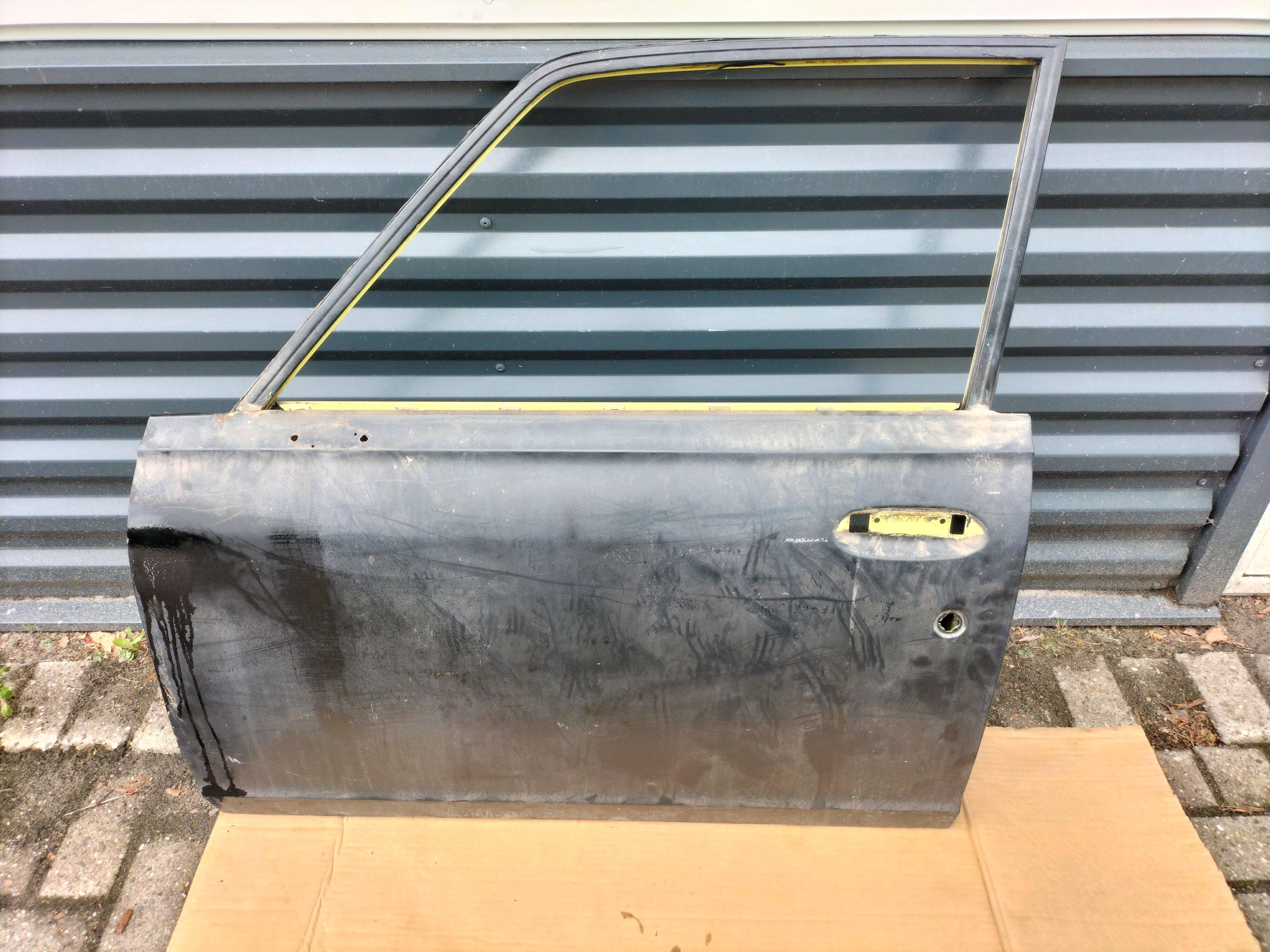 Assy-door front, left-hand Datsun Cherry E10 80101-M0200 (20250722) Used part.