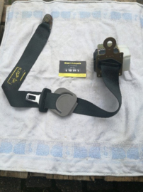 Veiligheidsgordelspanner achterbank links Nissan Primera P11 - sedan 88845-9F500