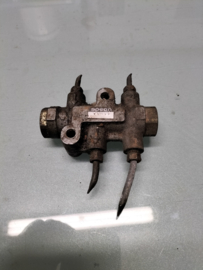 Connector brake tube Datsun U0506 (20251025) Used part.