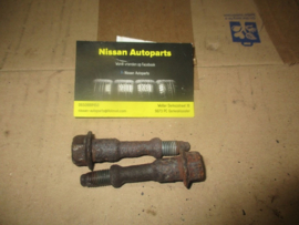 Uitlaatbout Nissan Micra K11 20606-41B00 Gebruikt.