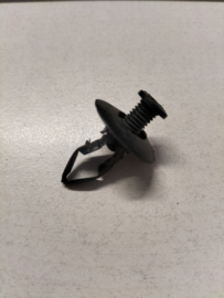 Bevestigingsclip binnenscherm Nissan Terrano2 R20 63848-01J00 Origineel.