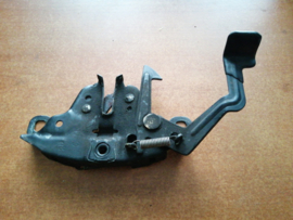 Male hood lock Nissan Terrano2 R20 65601-7F000 Used part.