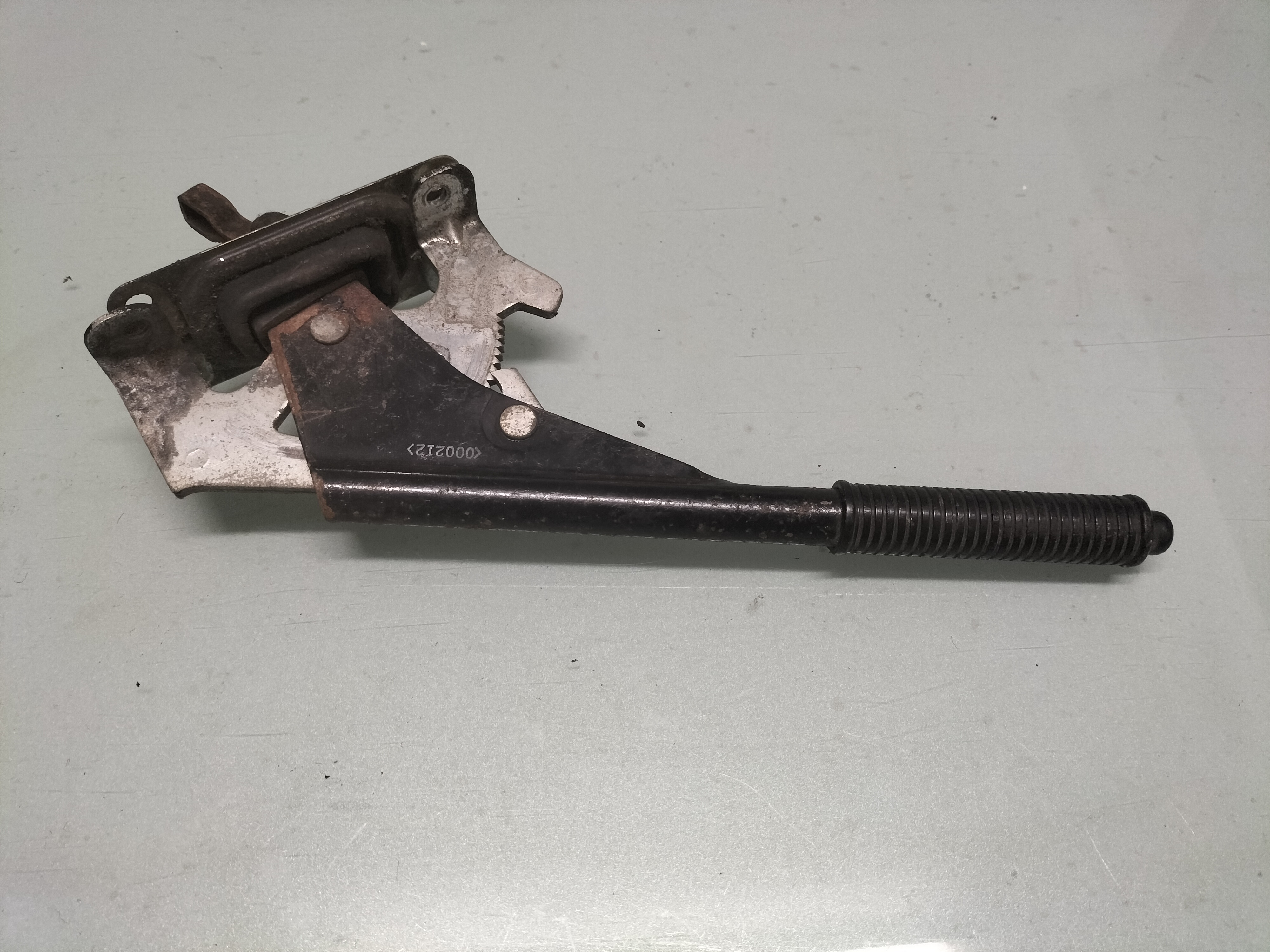 Handremhevel Datsun Cherry E10 36010-M0202 Gebruikt.