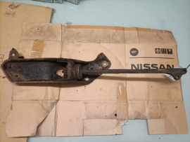 Samenstelling montagesteun trekstang vooras rechts Nissan 280ZX S130 54480-P6500 + 54470-P6500 Gebruikt.