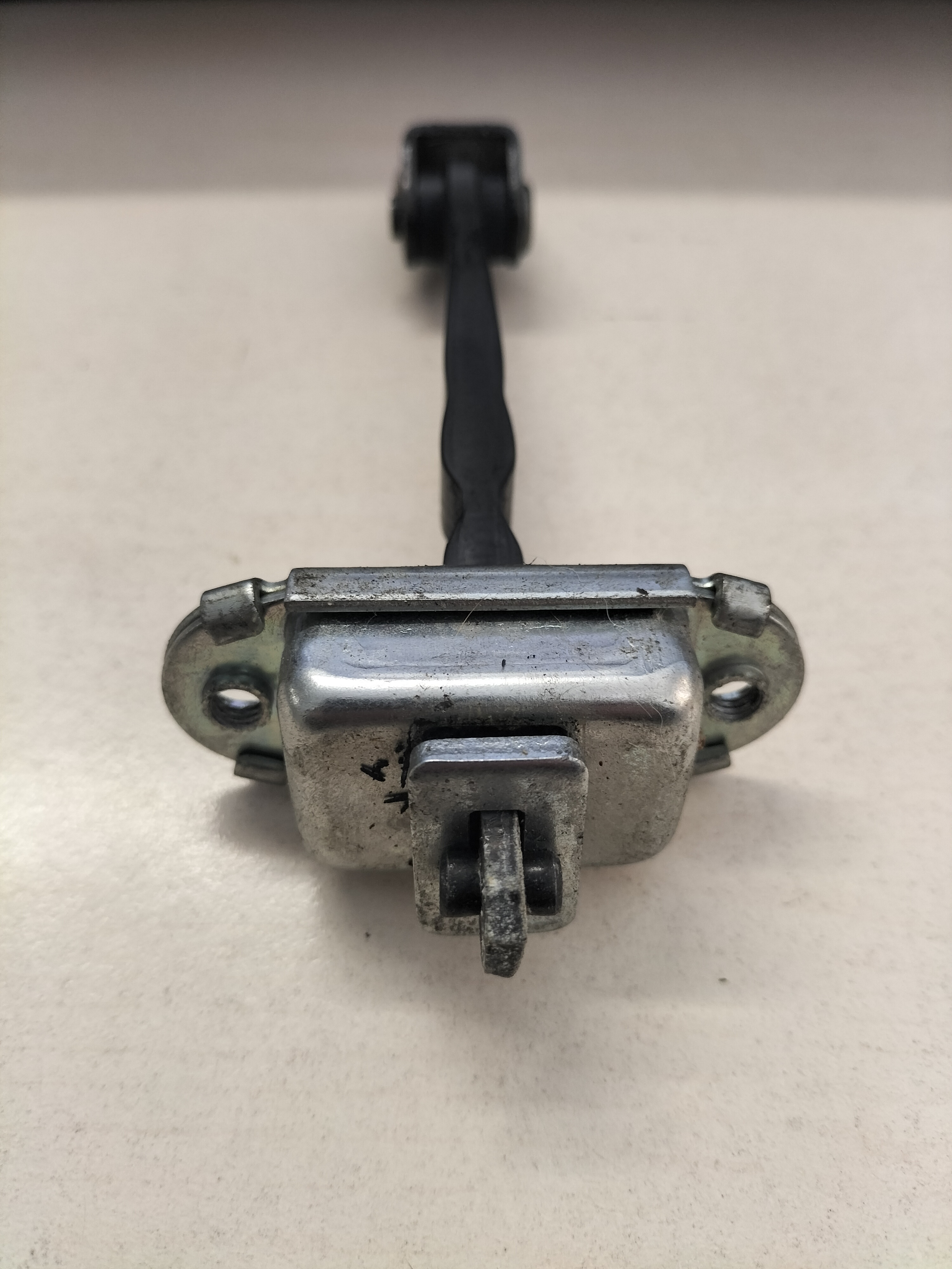 Deurvanger voorportier Nissan Qashqai J10/ JJ10 80430-JD000 Gebruikt.