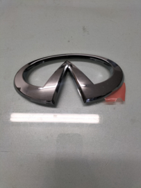 Grille front emblem Infinity Nissan 62892-CM80D Original.
