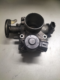 Gasklephuis QG18DE Nissan 16119-7J602 N16/ P11/ V10/ WP11 Gebruikt.