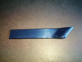 Sierlijst spatbord links Nissan 100NX B13 63873-61Y06 (63873-61Y00) Gebruikt.