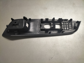 Raambedieningspaneel bijrijderszijde Nissan Micra K14 80960-5FA1A Gebruikt.
