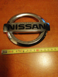 Embleem Nissan Primastar X83 62311-00Q0A Origineel.