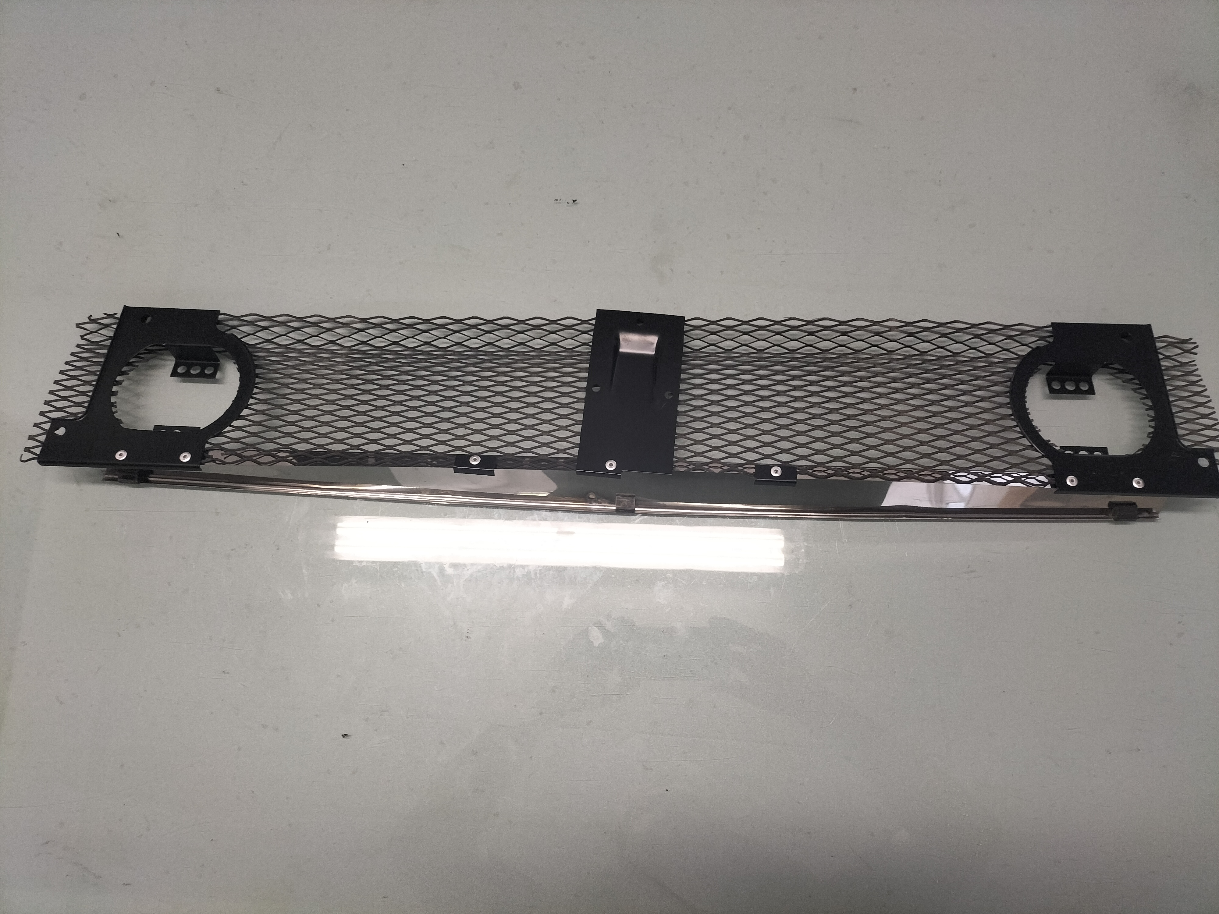Grille Nissan 62310-M0910 Origineel.