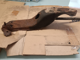 Samenstelling montagesteun trekstang vooras rechts Nissan 280ZX S130 54480-P6500 + 54470-P6500 Gebruikt.