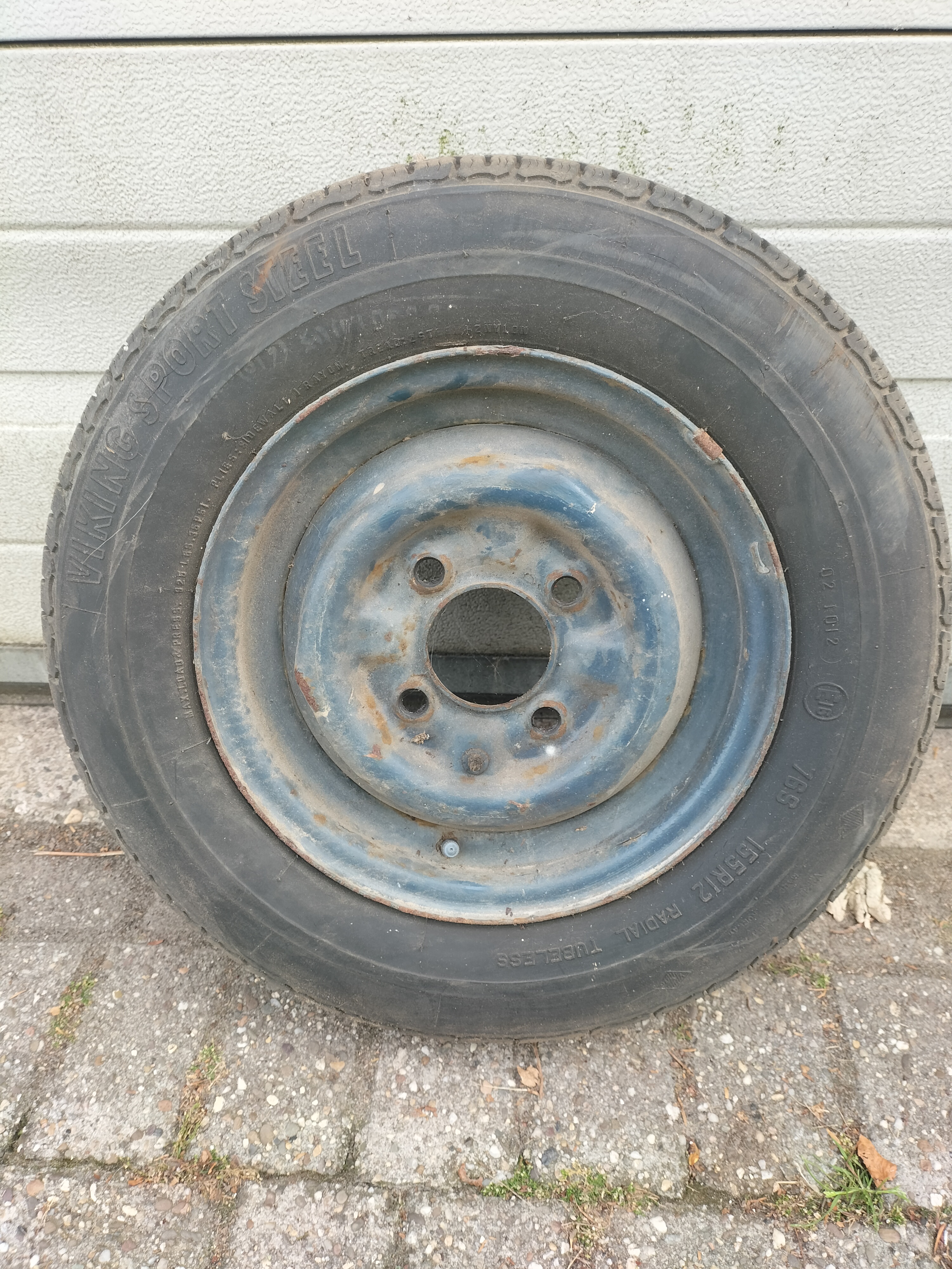 Buitenband 155/R12 Viking Sport Steel Datsun Sunny B110 20250724 Gebruikt.