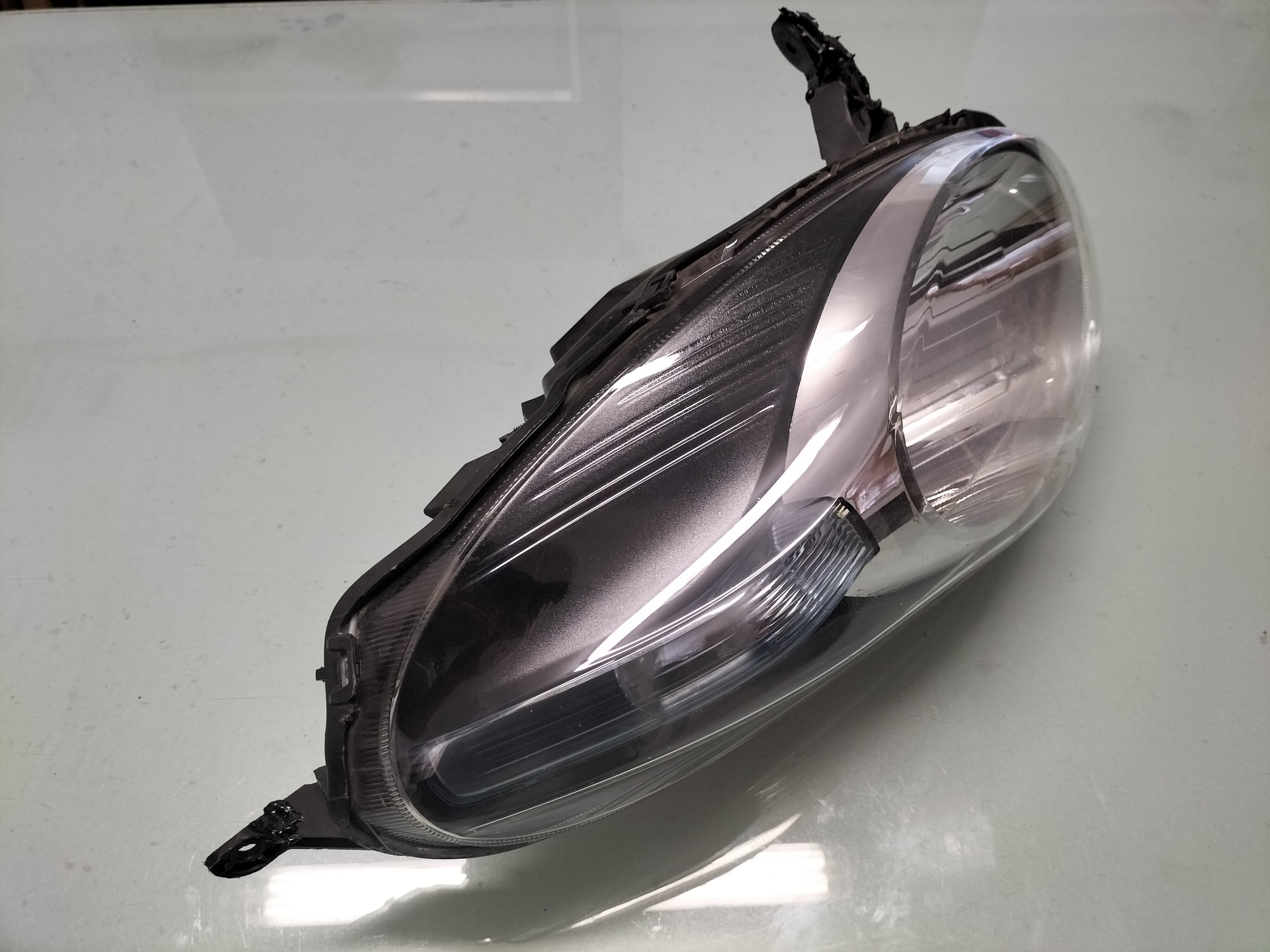 Koplamp Links Nissan Micra K12 26060-BG10B Gebruikt. Gerepareerd.