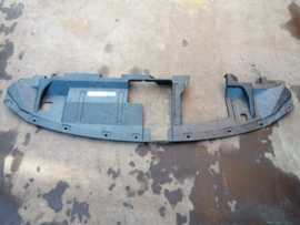 Radiator grille-upper  Nissan Qashqai J12 Damage.