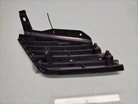 Grille links Nissan Primera P12 62330-AU300 Gebruikt.
