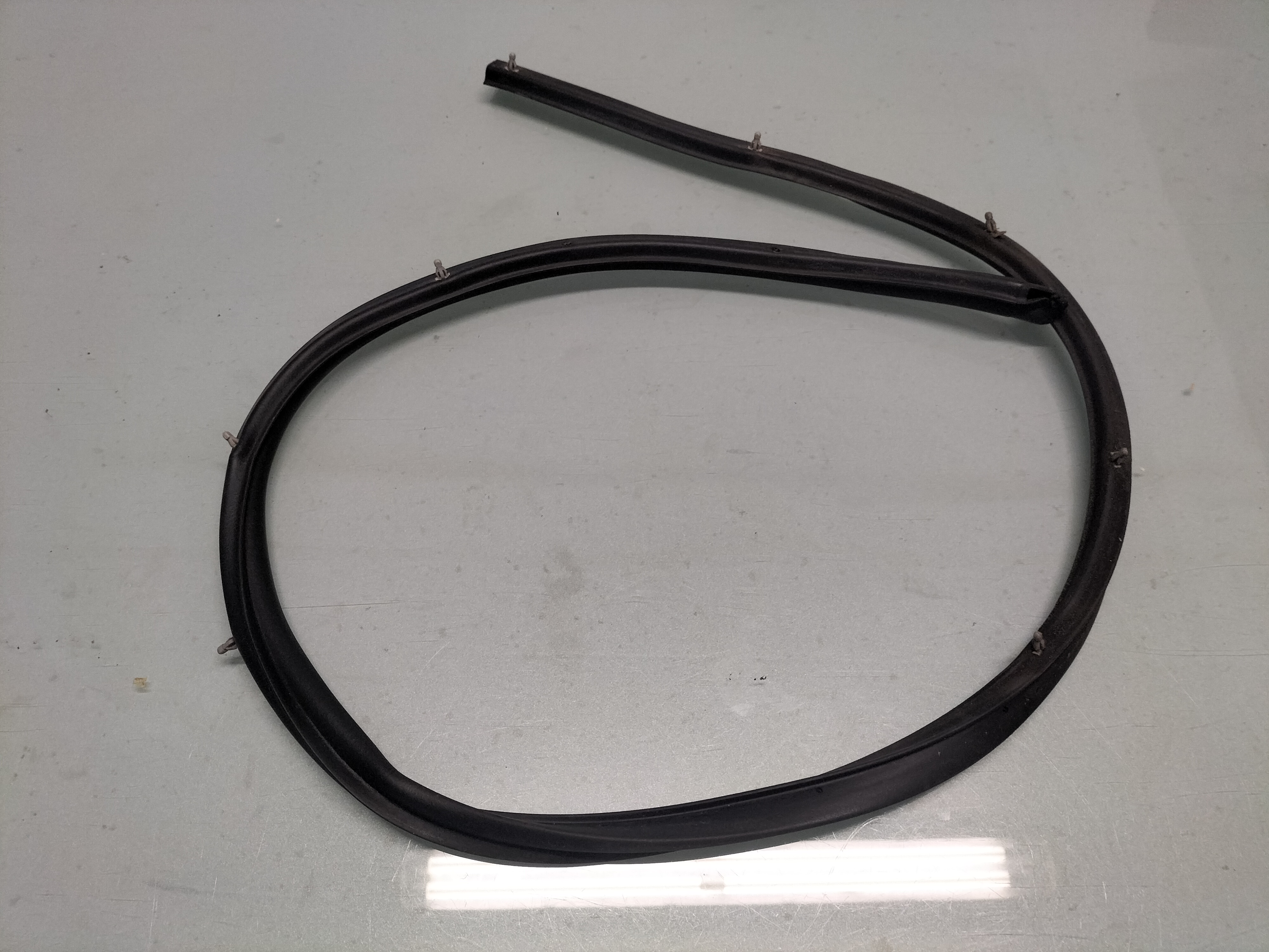 Deurrubber achterportier links (deurzijde) Nissan Qashqai J10 82831-JD000 Gebruikt