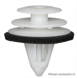 Clip white Nissan 01553-07381 Used part.