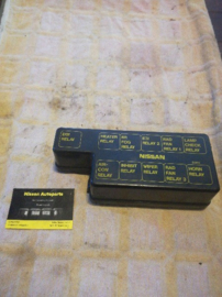 Afdekkap relaiskast Nissan Bluebird T12/ T72 25239-D3612 Gebruikt.