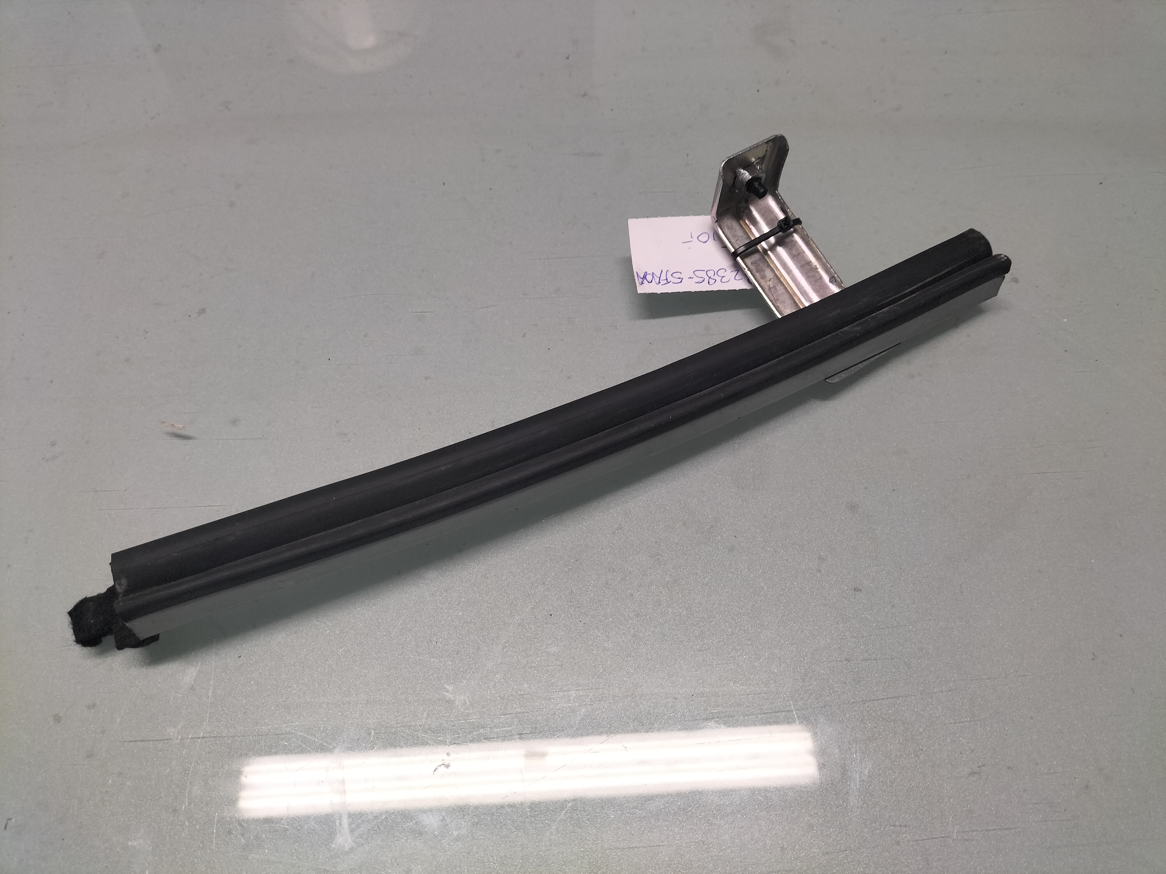 Portierraamgeleider rechtsachter Nissan Micra K14 82385-5FA0A Gebruikt