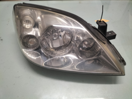 Koplamp rechts Nissan Primera P12 26010-AU800 Gebruikt.