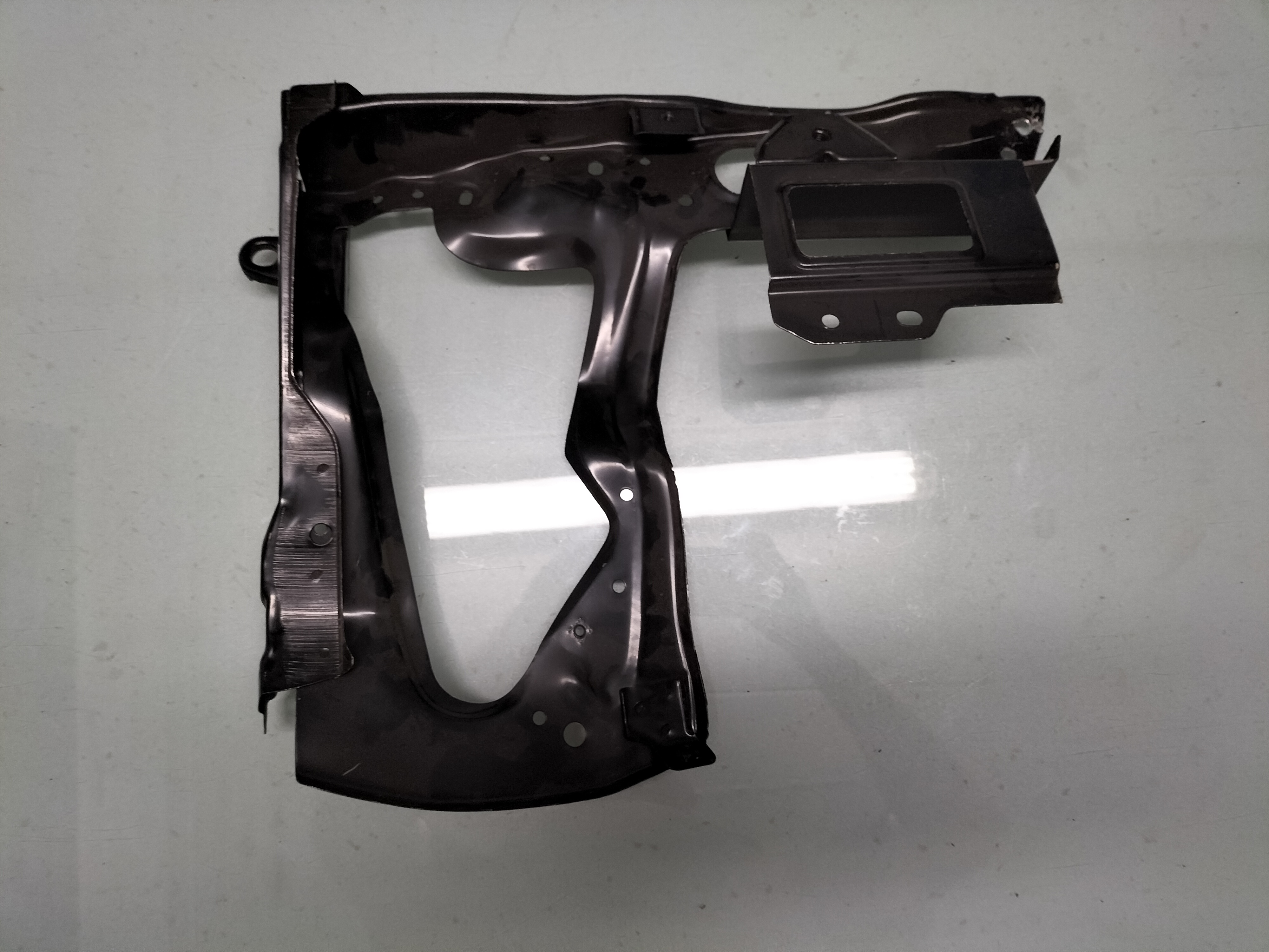 Support radiator core 62520-5F130 Used