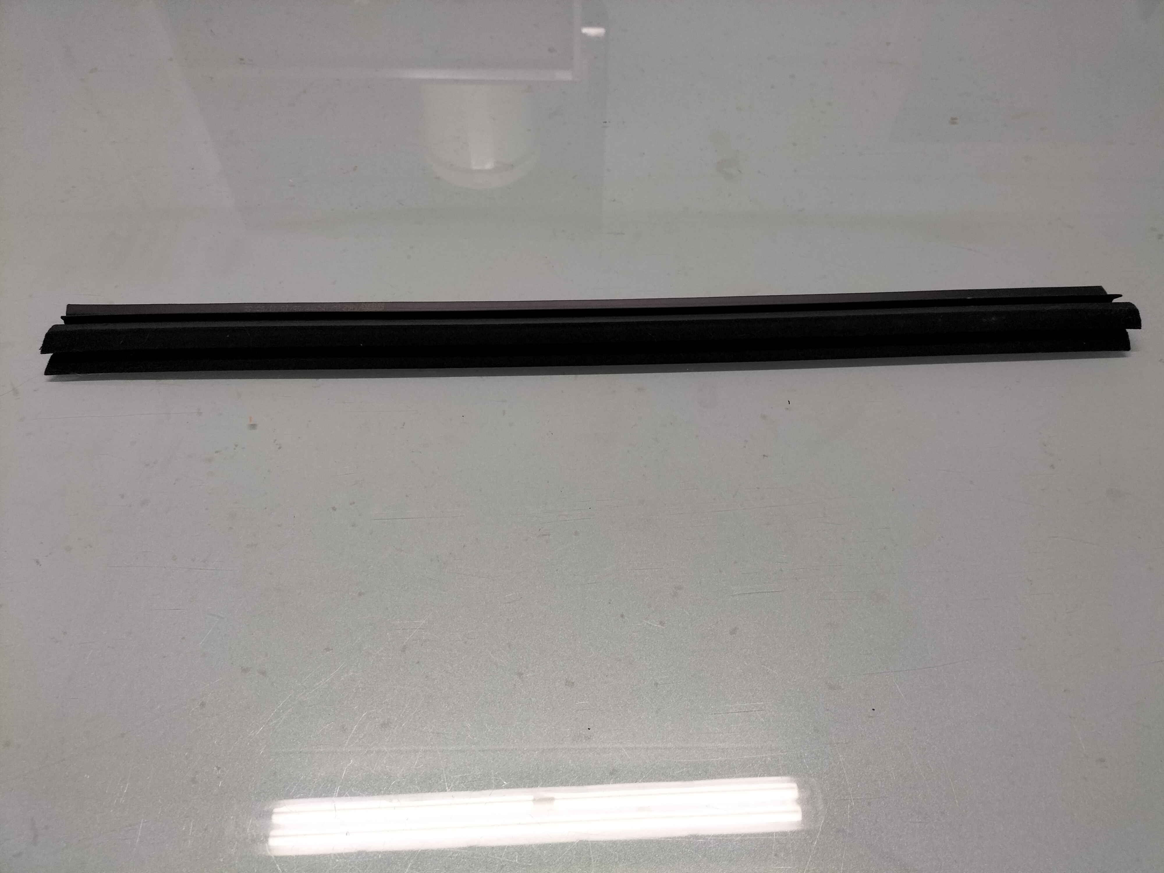 Afstrijkrubber/raamgeleiding linksachter Nissan Qashqai J10 82835-JD000 Gebruikt.