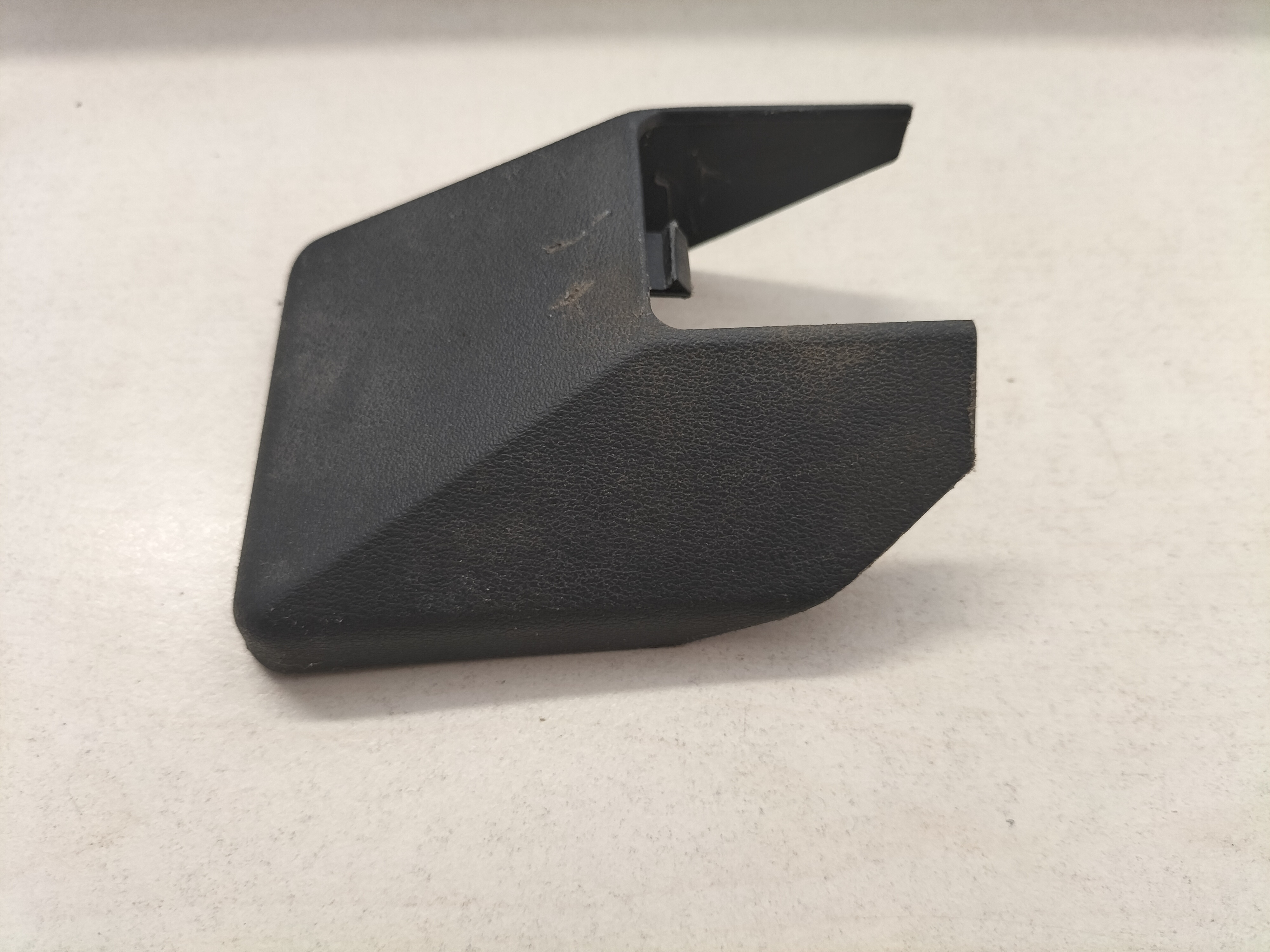 Cover seat-slide Nissan Primera P11/ WP11 87509-3J302 Used part.
