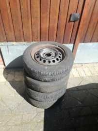 13 inch stalen velgen met band 155/70R13 40300-4F400 (181160965) Nissan Micra K11. Gebruikt.