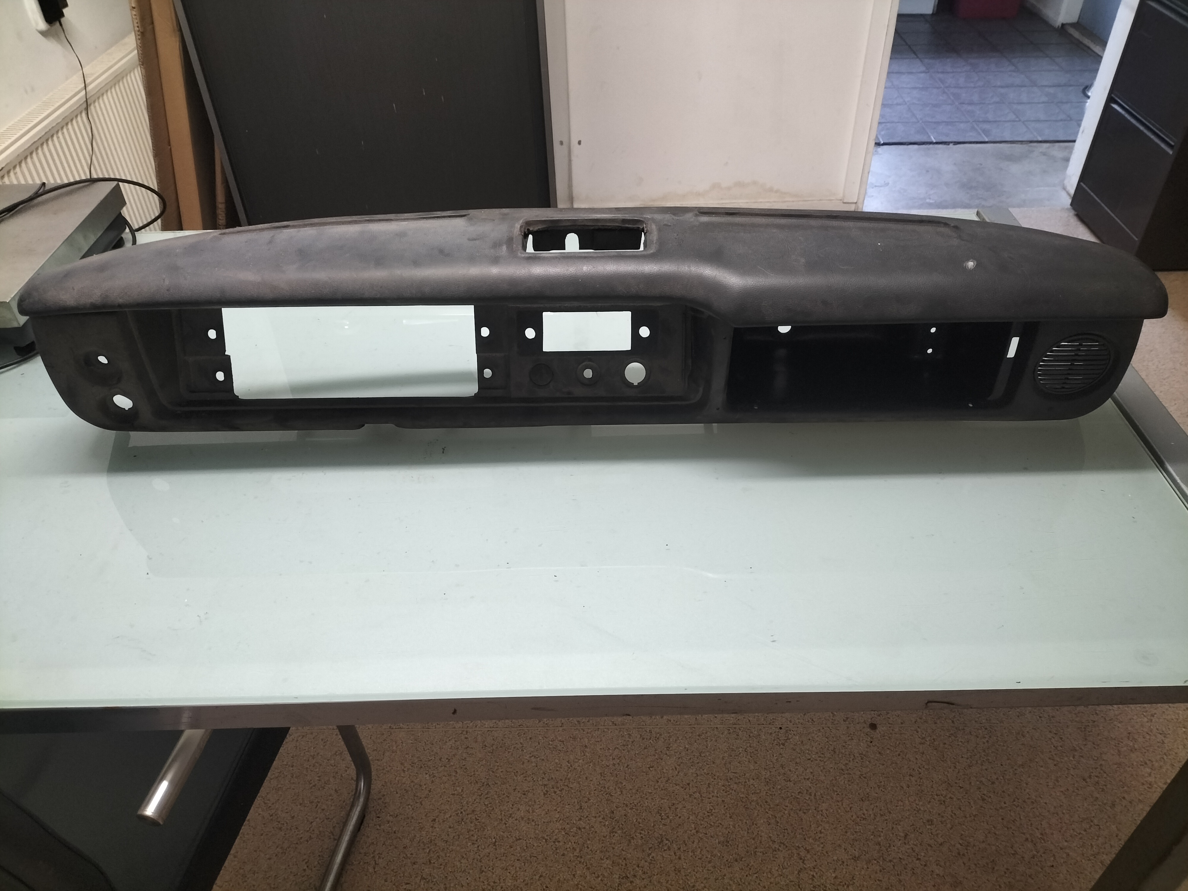 Dashboard Datsun Cherry E10 68102-M1051 Gebruikt.