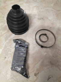 Aandrijfashoesset wielzijde Nissan 39241-8V125 (39241-8V001) CA33/ N16/ V10 Nieuw.